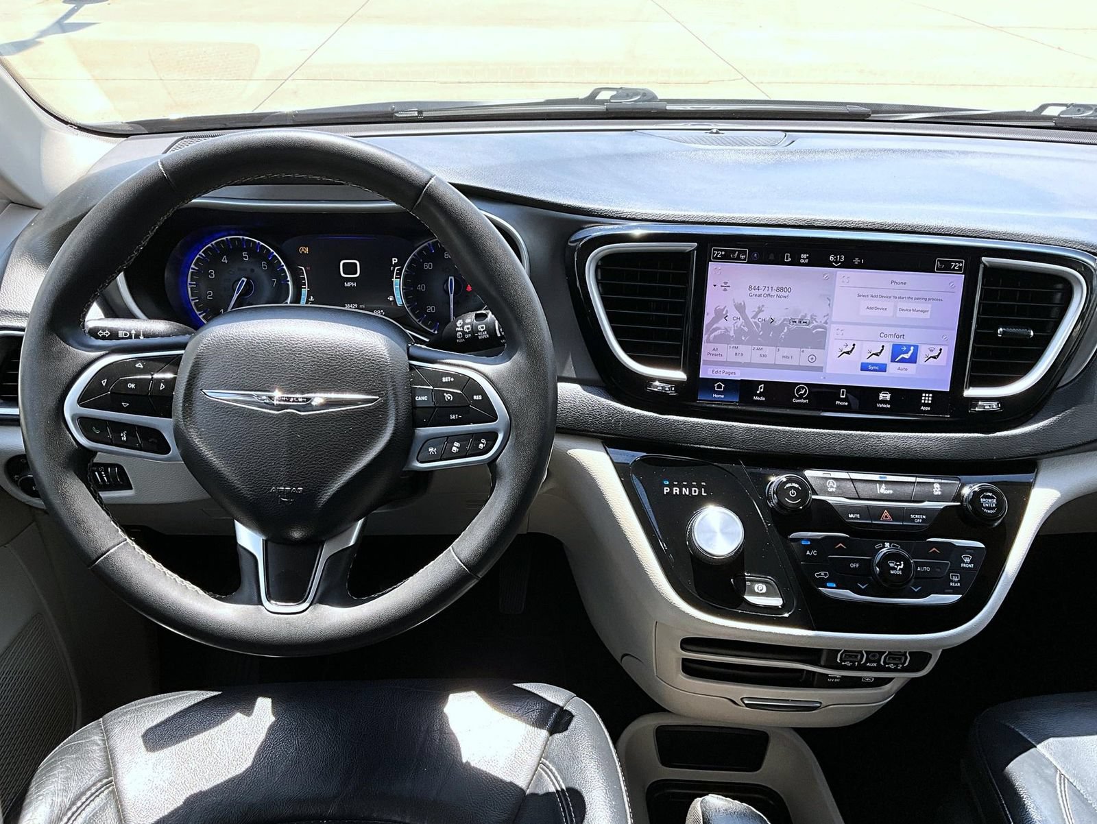 Used 2022 Chrysler Pacifica Touring-L FWD image 12