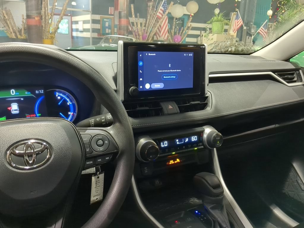 Used 2024 Toyota RAV4 LE AWD/4WD image 14