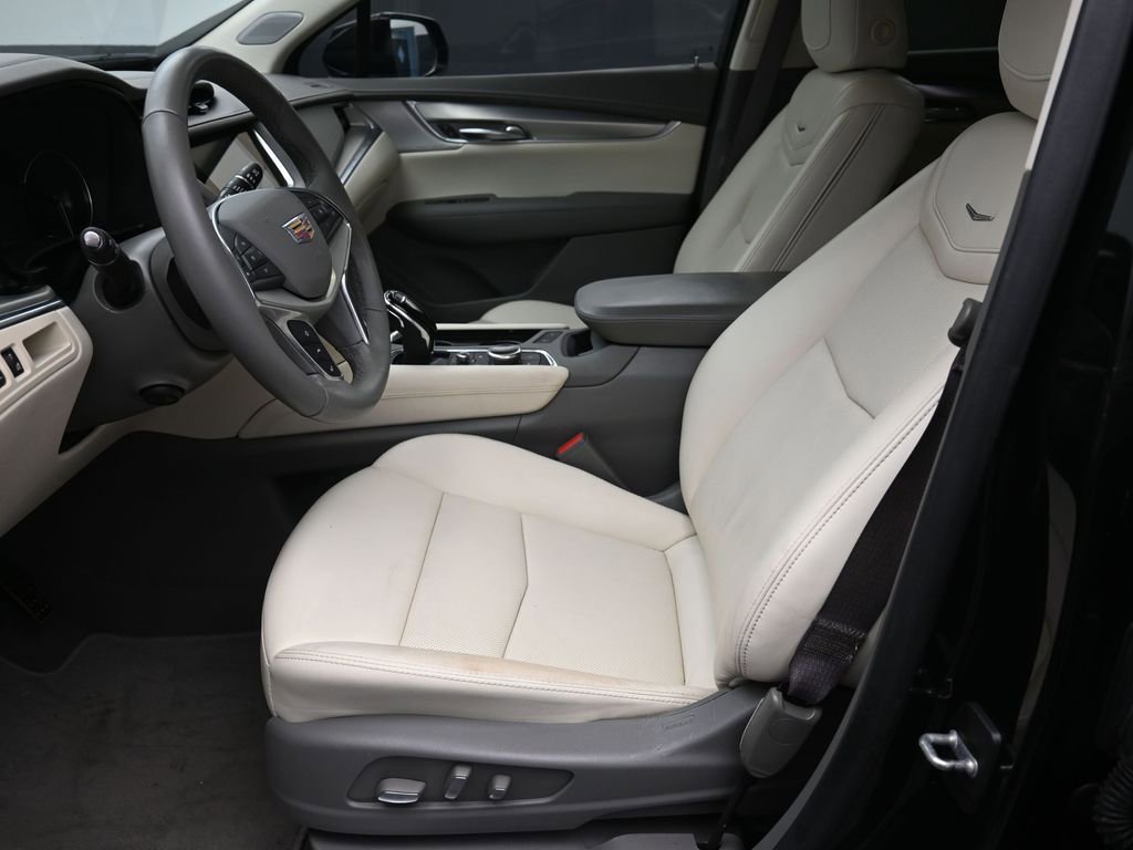 Used 2023 Cadillac XT5 Premium Luxury w/ LPO, Floor Liner Package image 21