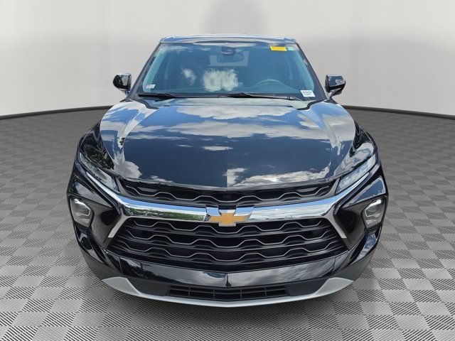 Used 2024 Chevrolet Blazer LT FWD image 2