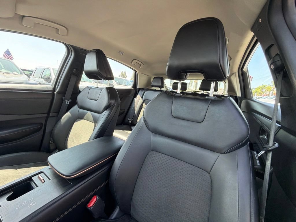 Used 2024 Nissan Ariya FWD image 25