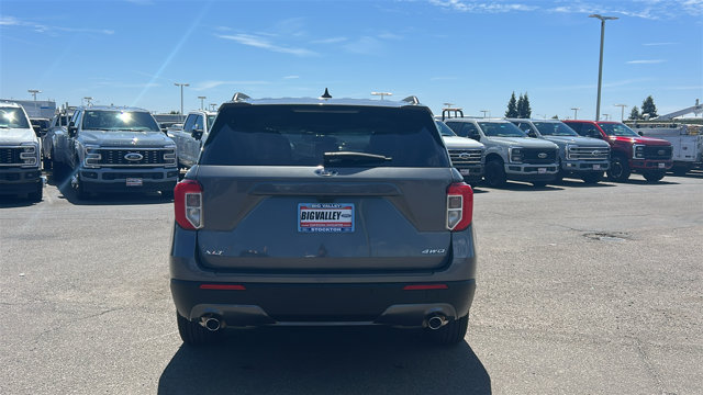 Certified 2023 Ford Explorer XLT w/ Equipment Group 202A AWD/4WD image 4