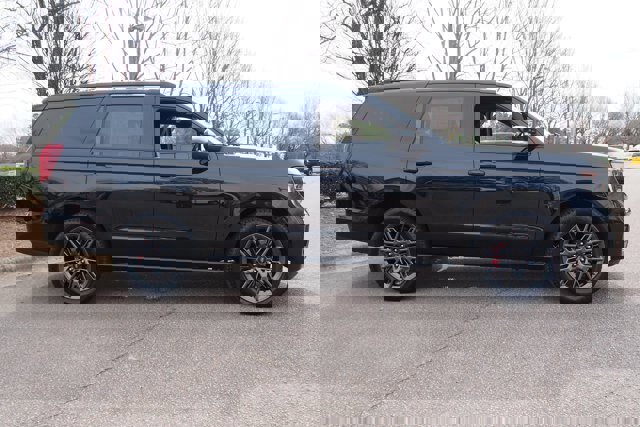 Certified 2025 Ford Expedition Platinum w/ Stealth Performance Package image 6