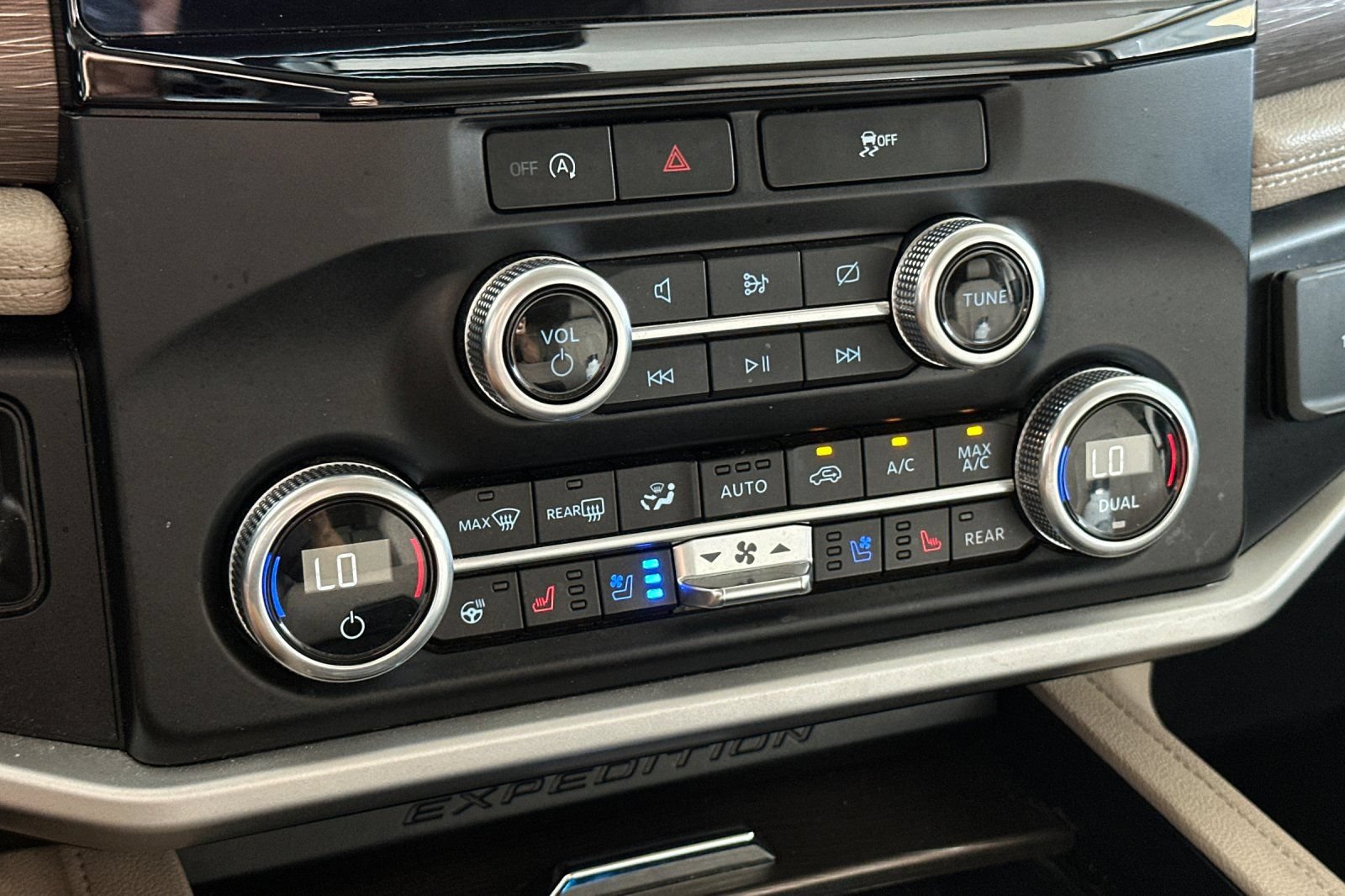 Certified 2024 Ford Expedition Max Limited RWD image 21