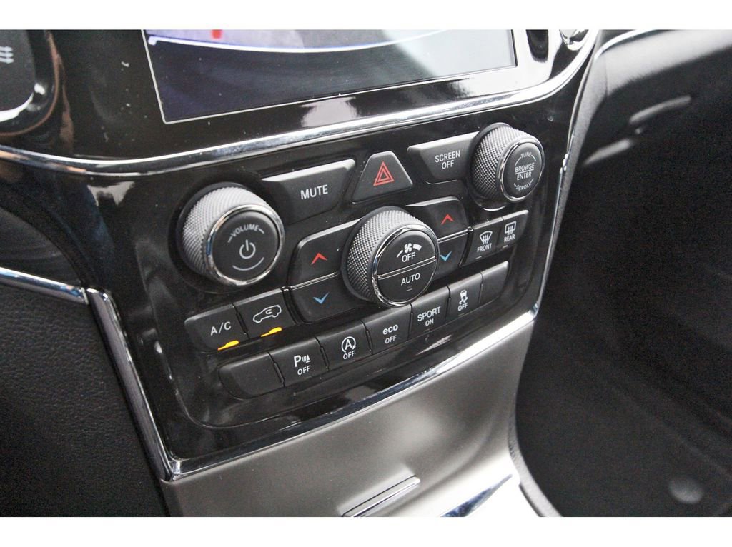 Used 2021 Jeep Grand Cherokee Limited AWD/4WD image 25