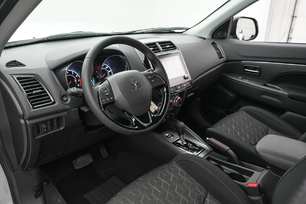 Used 2026 Mitsubishi Outlander Sport LE AWD/4WD image 12