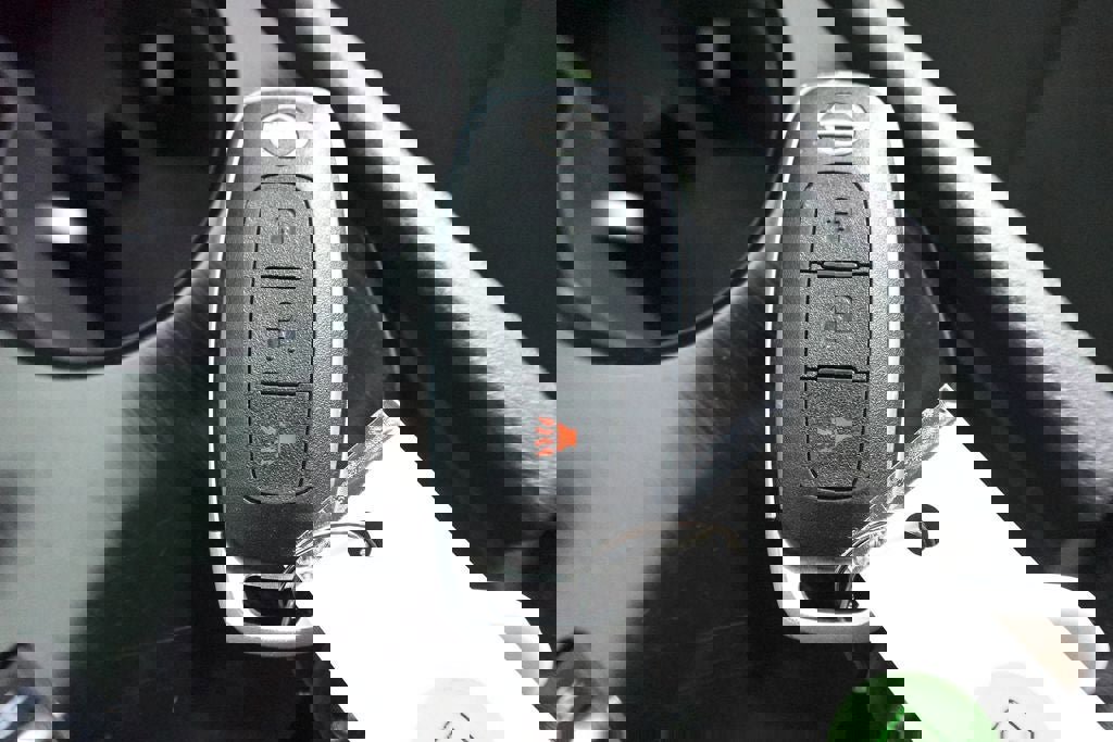 Used 2023 Nissan Rogue S image 28