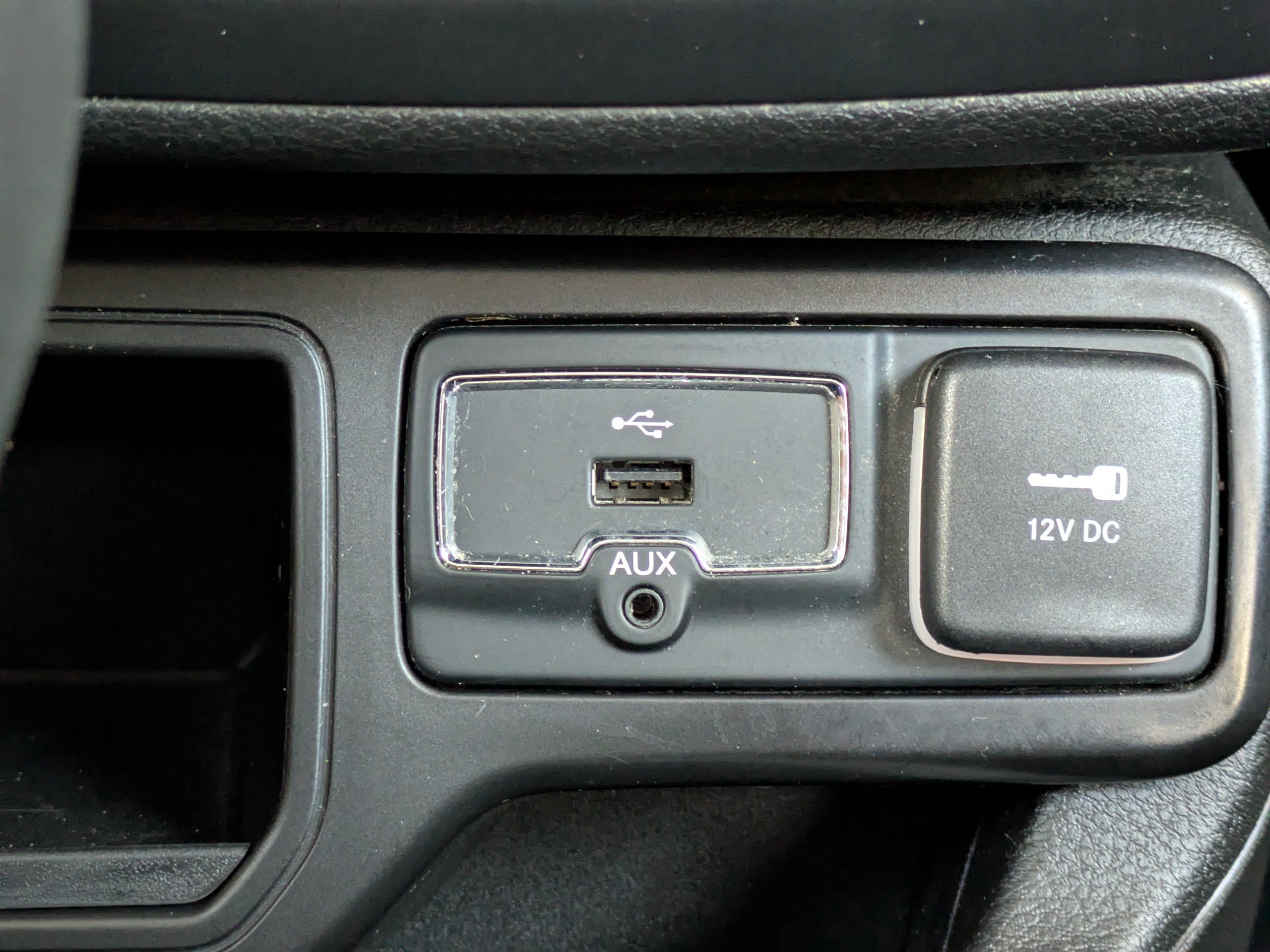 Used 2021 Jeep Renegade Latitude w/ Sun & Sound Group FWD image 22