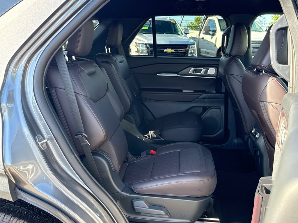 Certified 2026 Ford Explorer Platinum RWD image 28