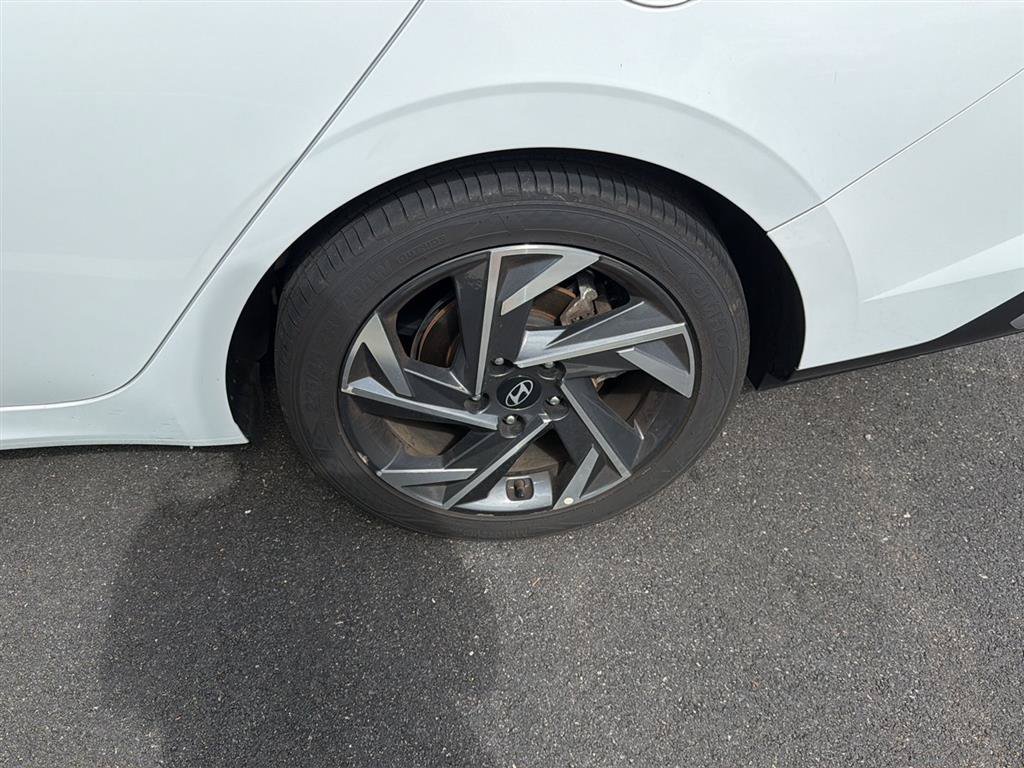 Used 2024 Hyundai Elantra Limited FWD image 6