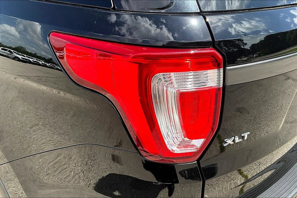 Certified 2018 Ford Explorer XLT w/ Equipment Group 202A FWD image 21