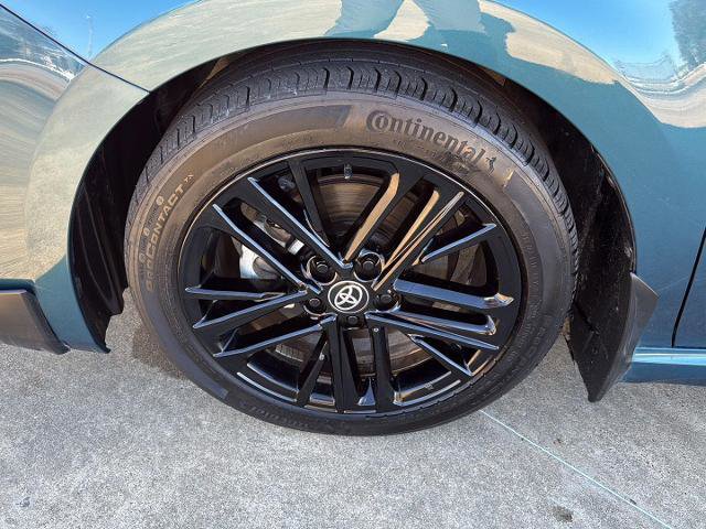 Used 2025 Toyota Camry SE w/ Convenience Package image 9