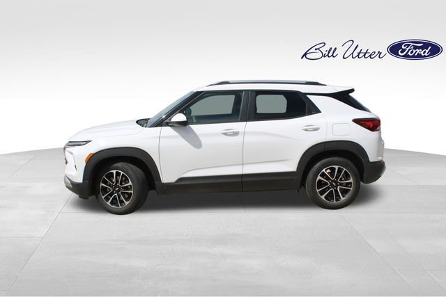 Used 2025 Chevrolet TrailBlazer LT image 2