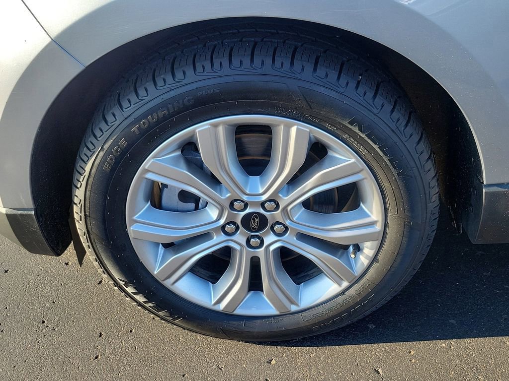 Certified 2023 Ford Edge Titanium image 5