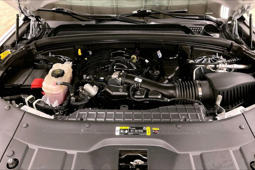 Used 2024 Jeep Grand Cherokee L Laredo image 12