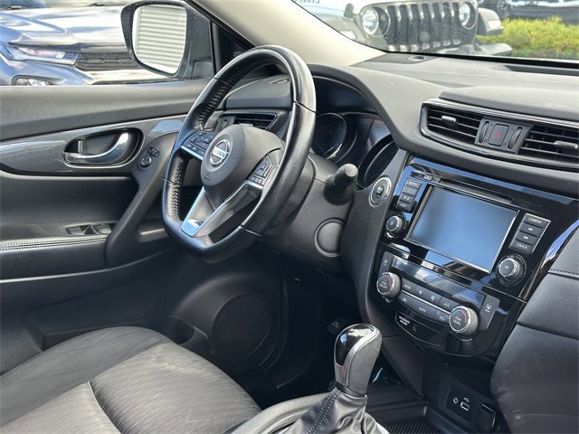 Used 2020 Nissan Rogue SV image 33