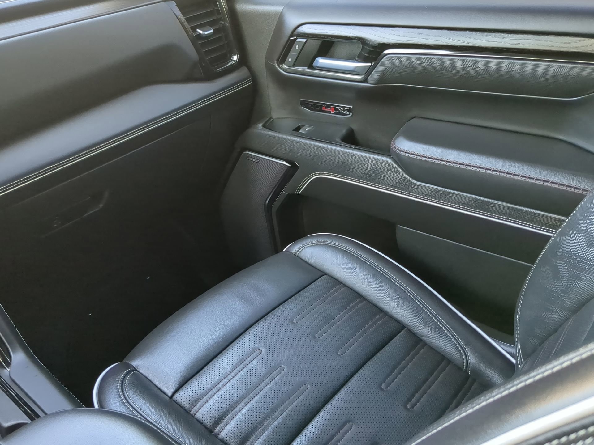 Used 2022 GMC Sierra 1500 AT4X image 45