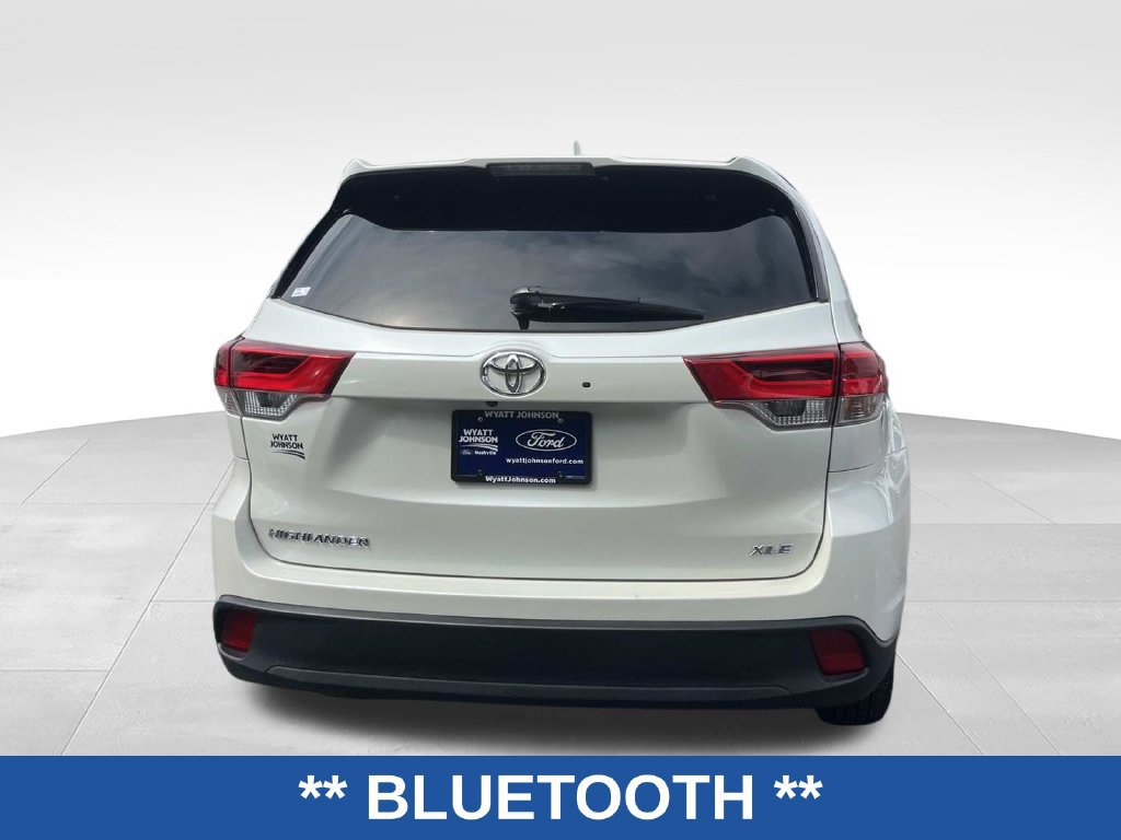 Used 2019 Toyota Highlander XLE FWD image 4