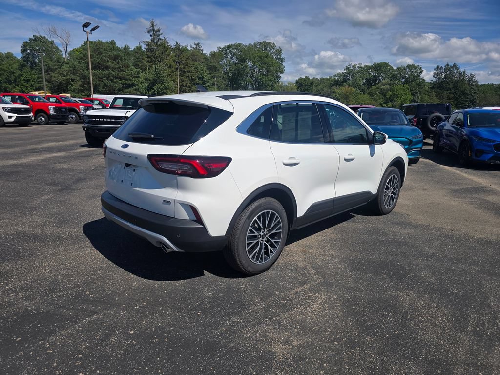 Certified 2026 Ford Escape SE FWD image 5
