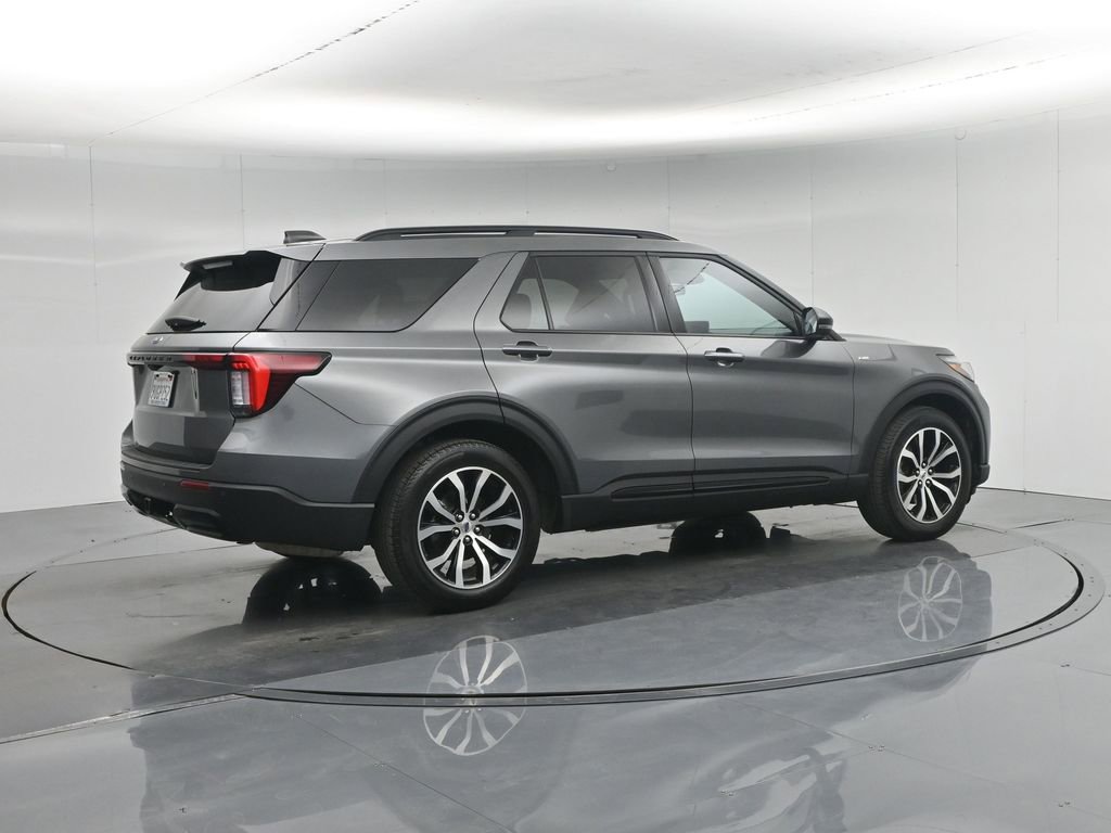 Certified 2025 Ford Explorer ST-Line RWD image 33