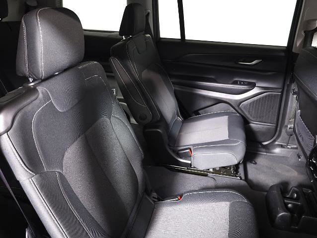 Used 2023 Jeep Grand Cherokee L Laredo image 9