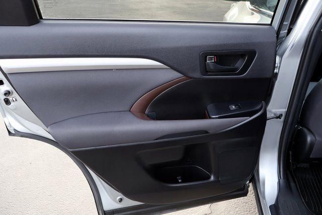 Used 2019 Toyota Highlander LE image 21