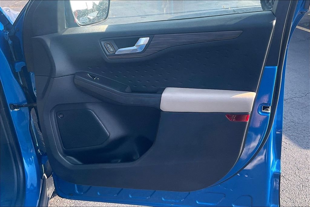 Certified 2020 Ford Escape Titanium AWD/4WD image 23