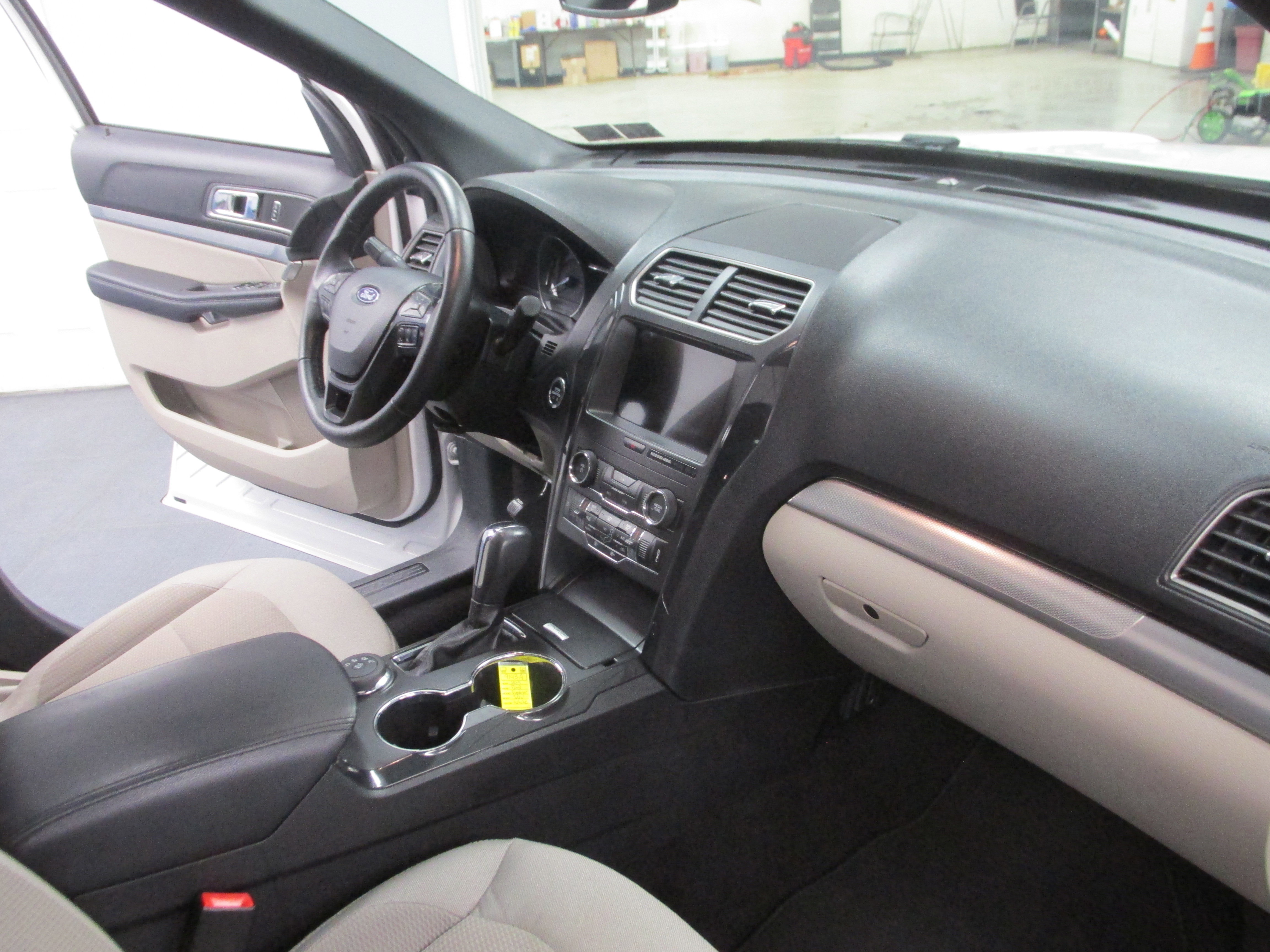 Certified 2019 Ford Explorer XLT w/ Equipment Group 201A image 29