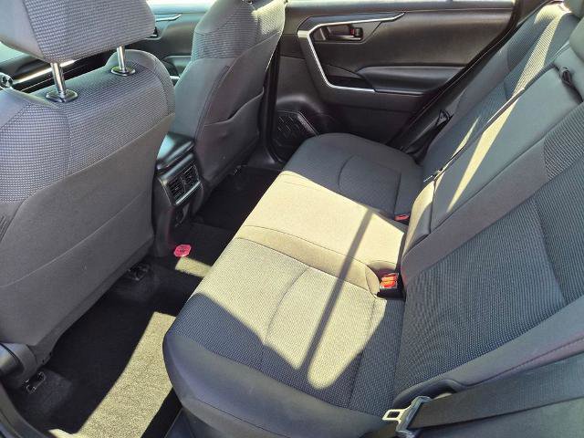 Used 2022 Toyota RAV4 LE AWD/4WD image 11