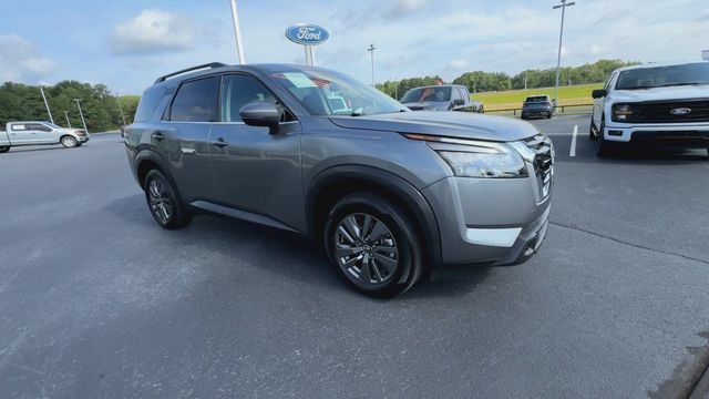 Used 2024 Nissan Pathfinder SV FWD image 2
