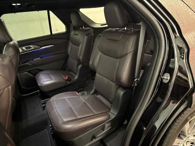 Certified 2025 Ford Explorer Platinum image 33