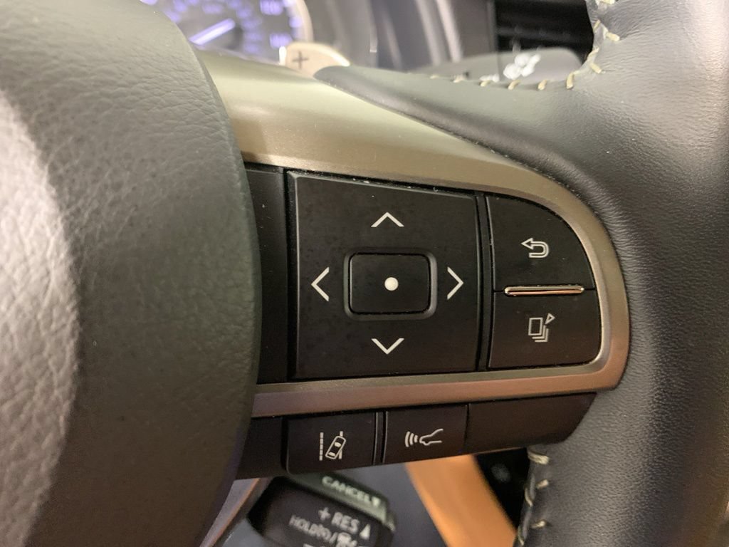 Used 2022 Lexus RX 450h AWD w/ Luxury Package image 23