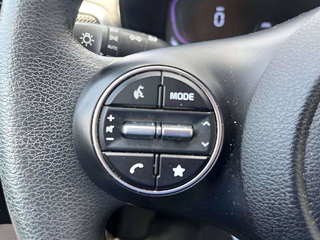 Used 2025 Kia Soul LX w/ LX Technology Package FWD image 19