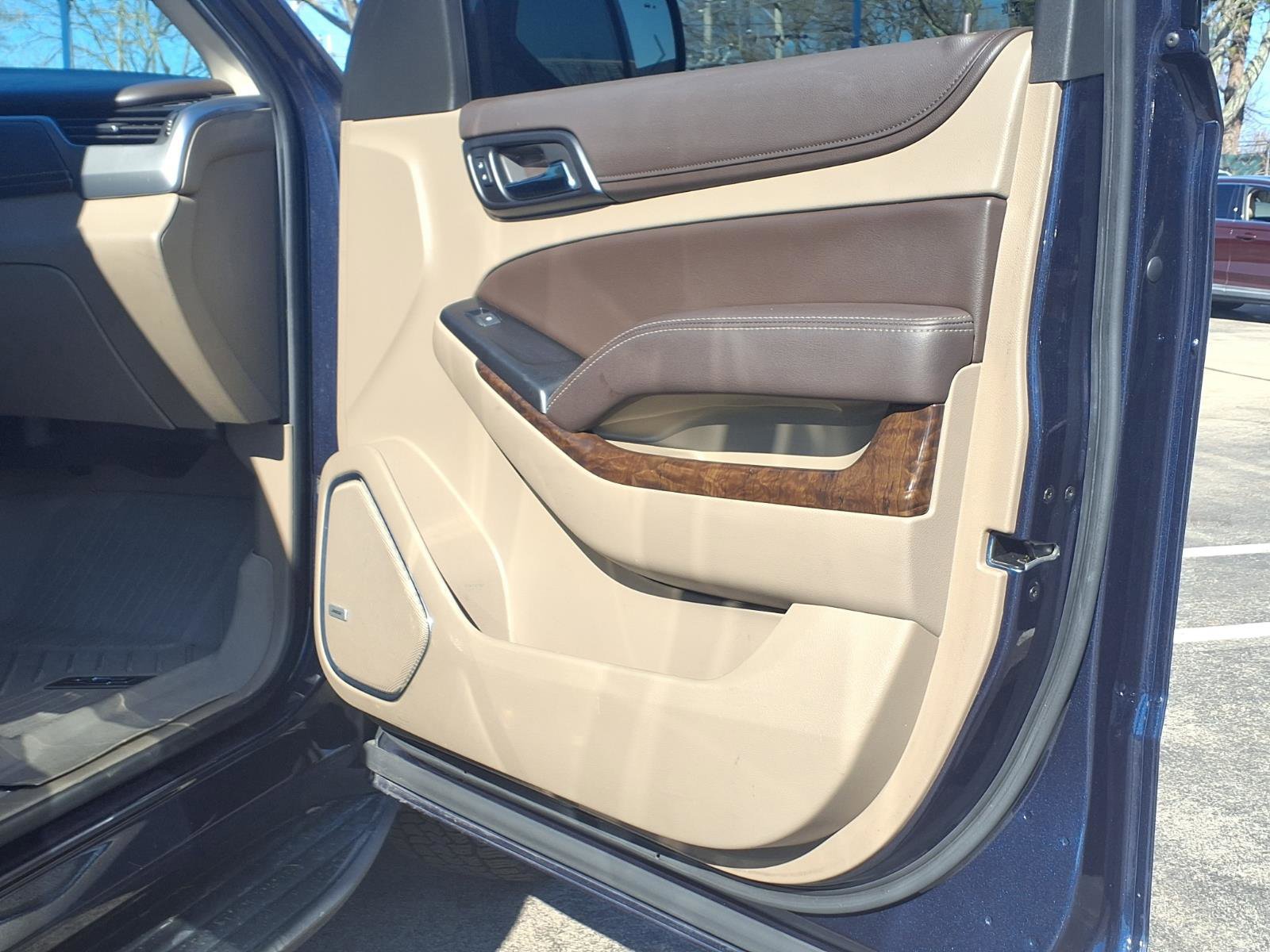 Used 2019 Chevrolet Tahoe LT w/ Luxury Package image 11