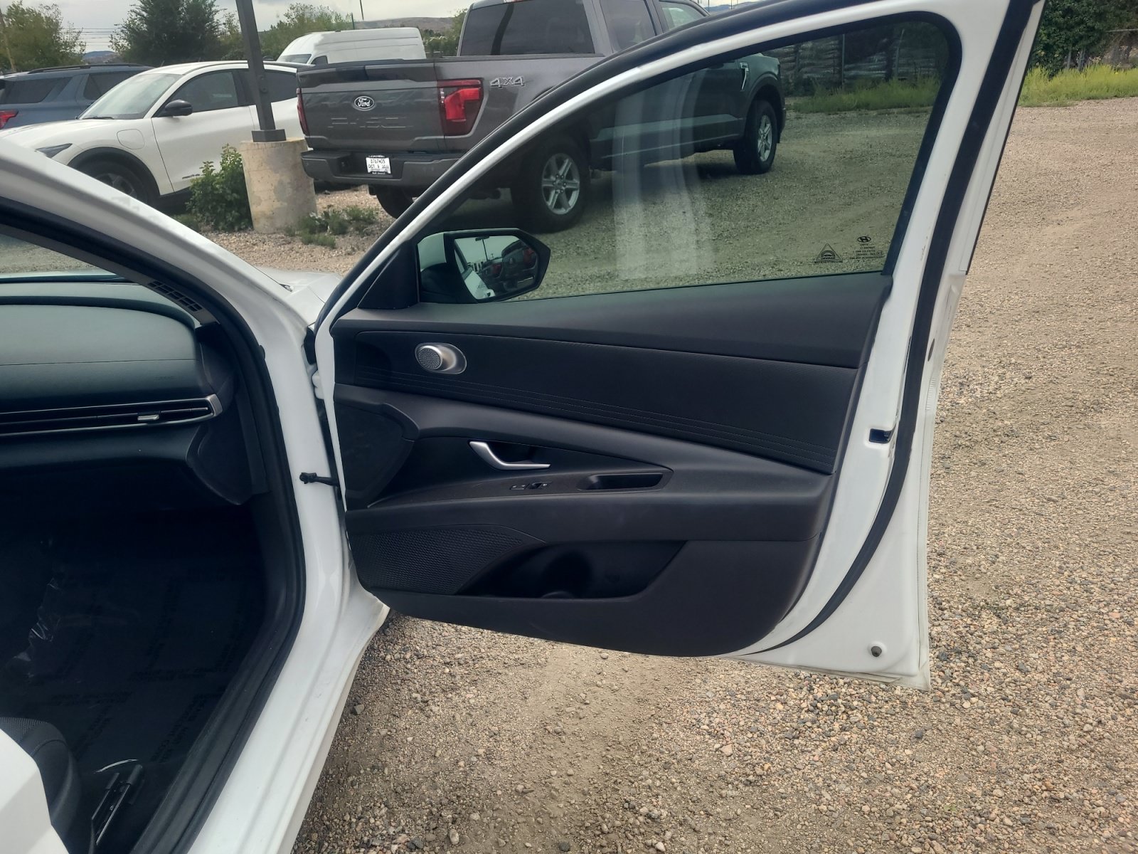 Used 2022 Hyundai Elantra SE FWD image 16