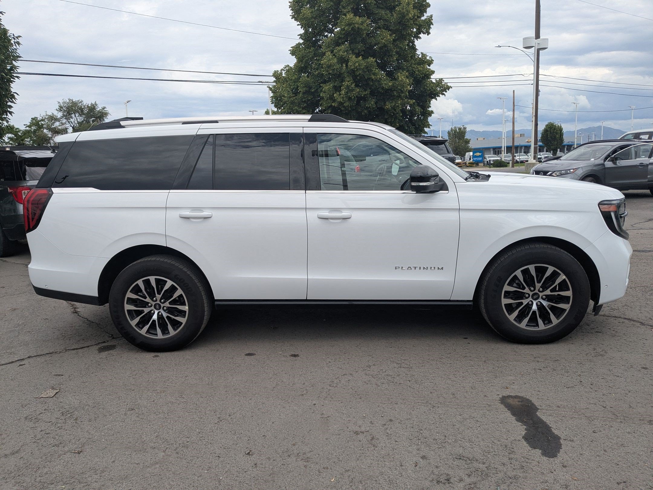 Certified 2025 Ford Expedition Platinum AWD/4WD image 2