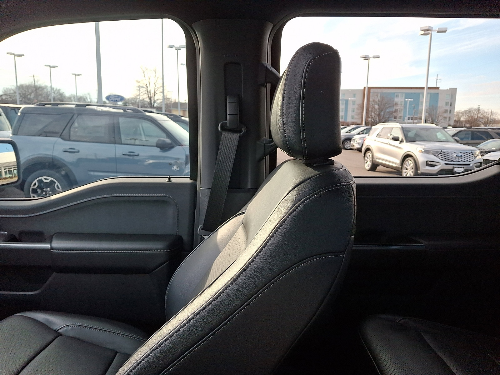 Certified 2023 Ford F150 Lariat w/ Equipment Group 502A High image 17