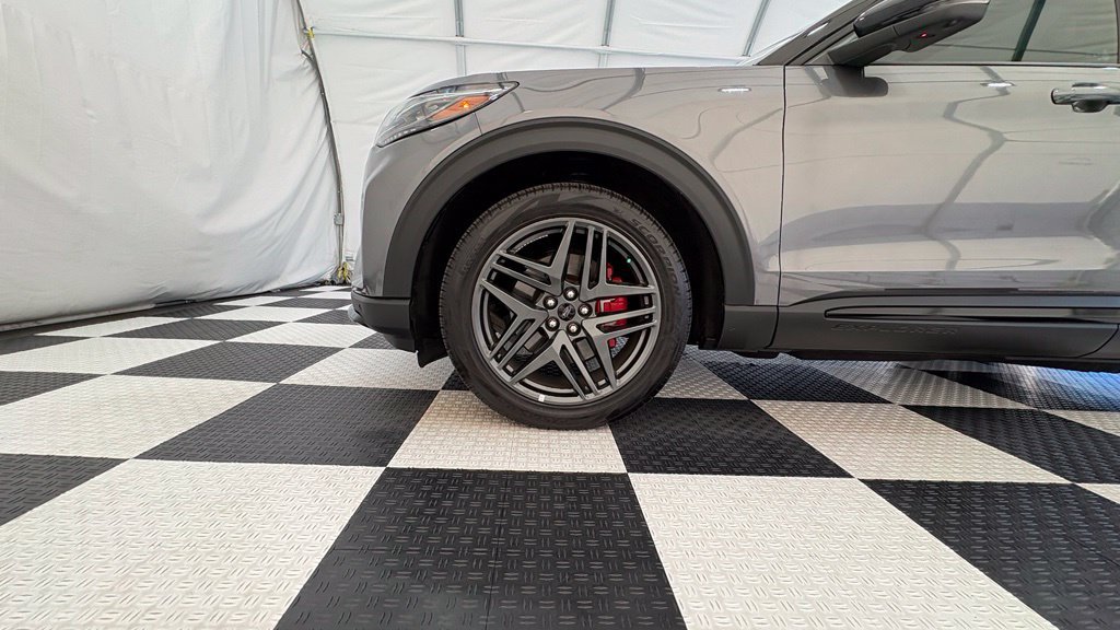 Certified 2025 Ford Explorer ST AWD/4WD image 11