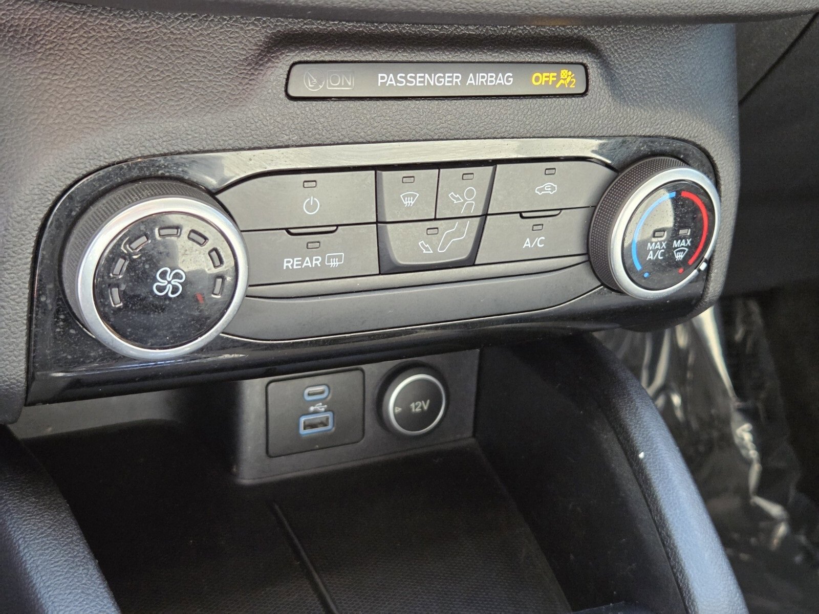 Certified 2021 Ford Escape SE w/ SE Sport Appearance Package image 23