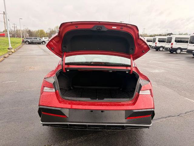 Used 2025 Hyundai Elantra Limited w/ Cargo Package image 6