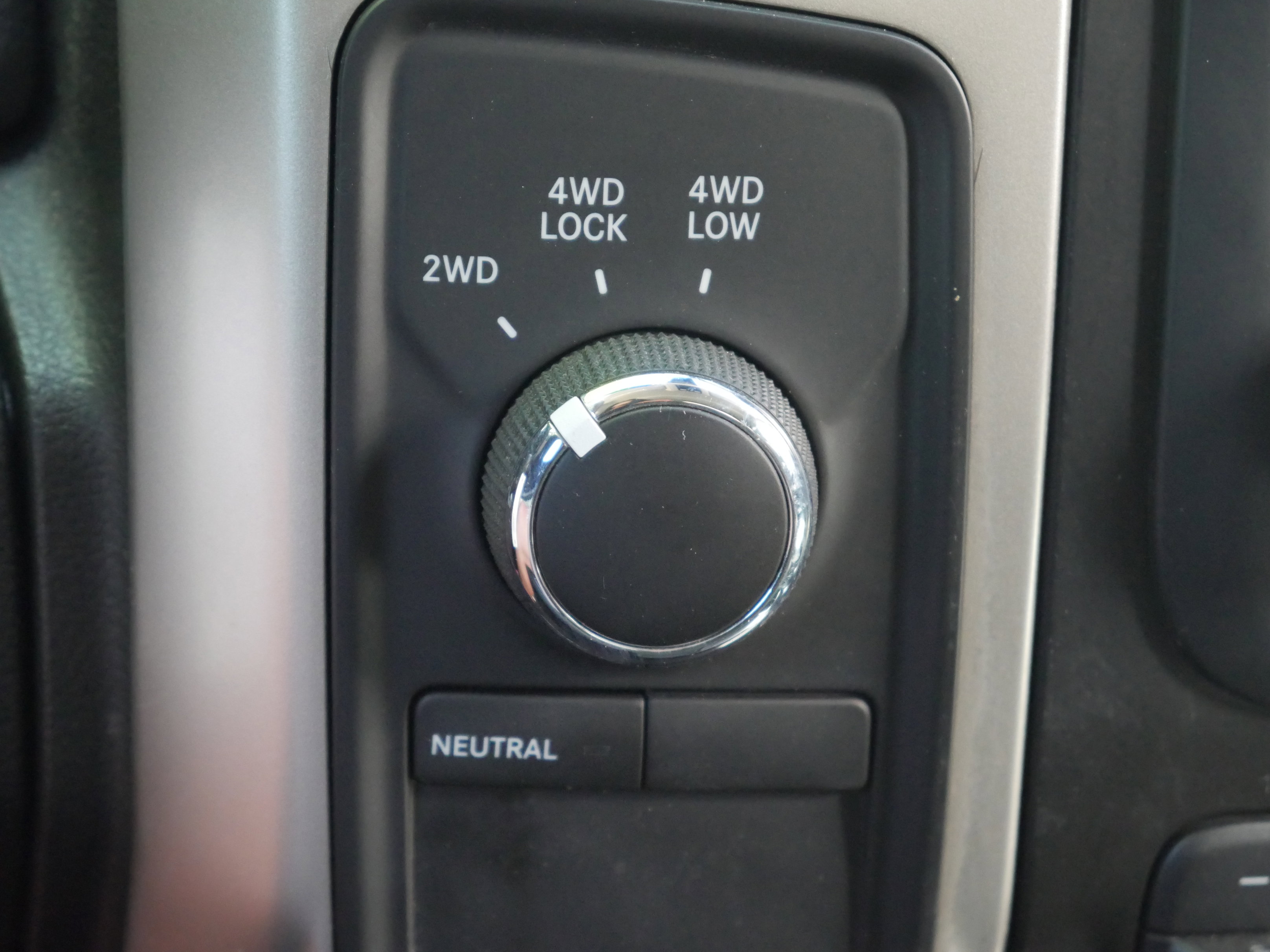 Used 2018 RAM 3500 SLT AWD/4WD image 9