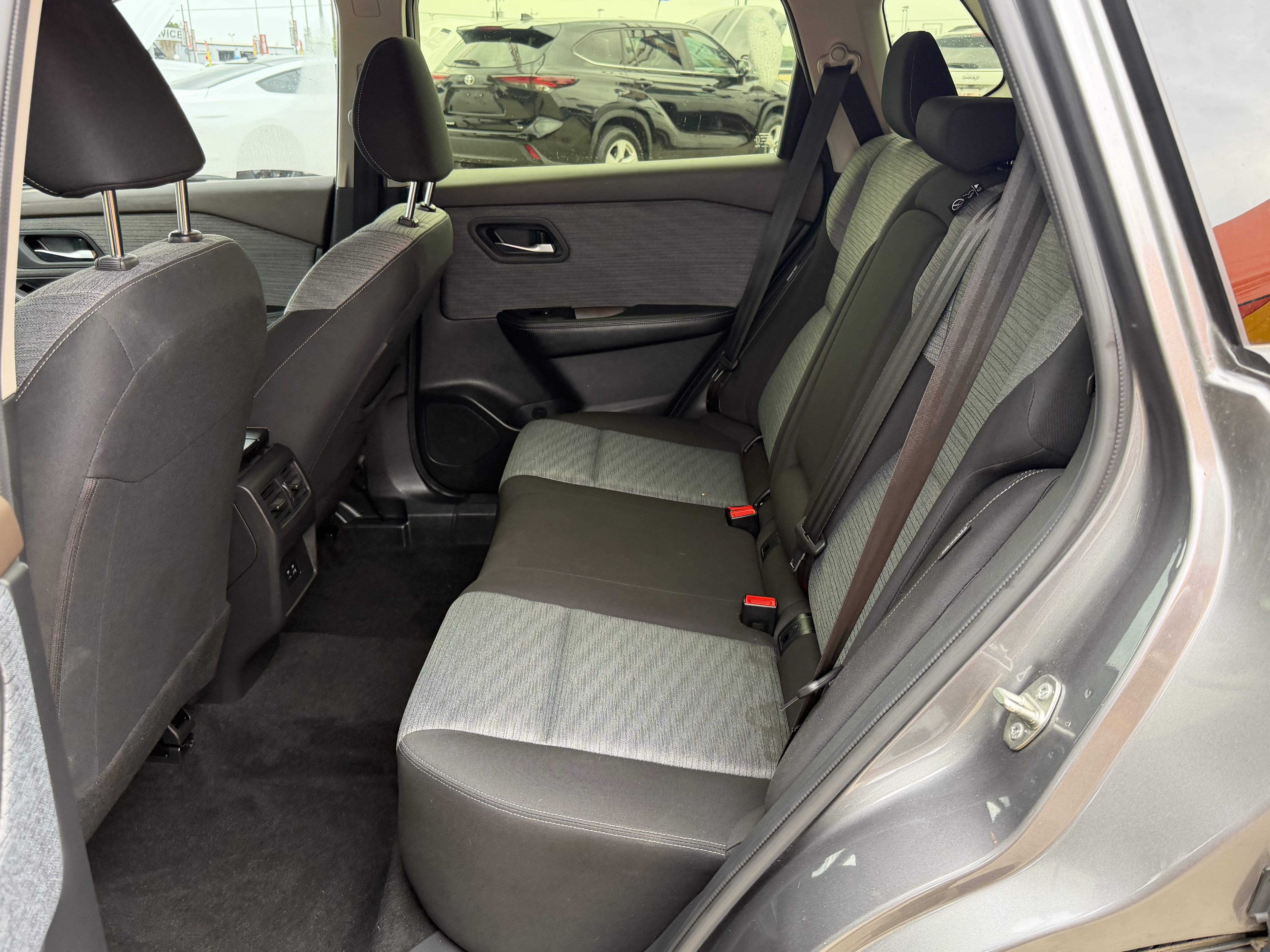 Used 2023 Nissan Rogue SV FWD image 11