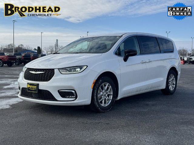 Used 2024 Chrysler Pacifica Touring-L FWD image 1