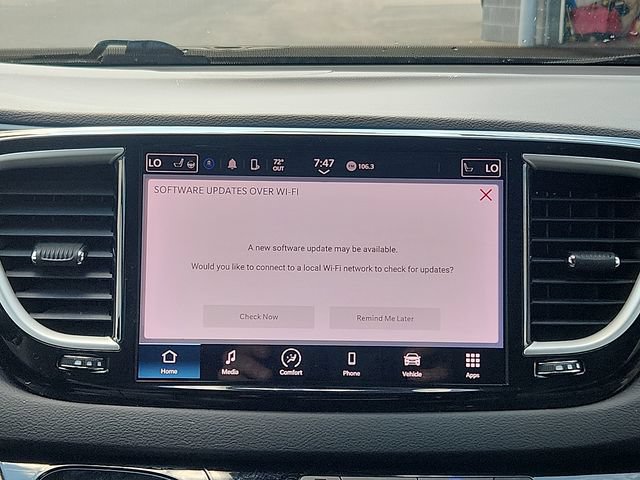 Used 2023 Chrysler Pacifica Touring-L FWD image 16