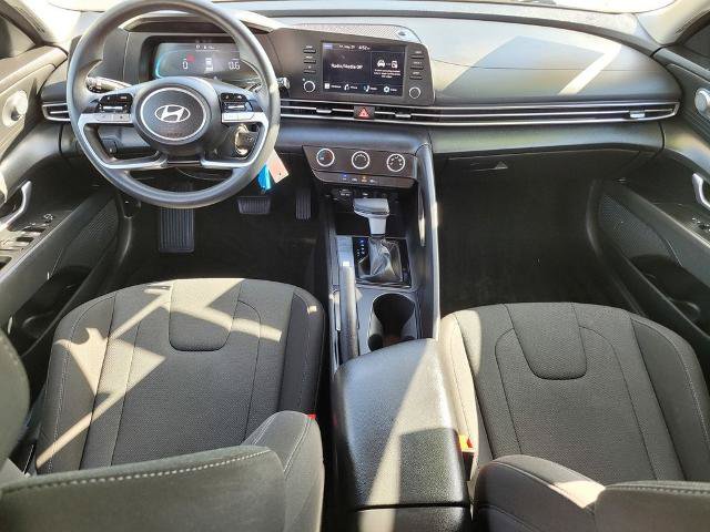 Used 2025 Hyundai Elantra SE FWD image 13