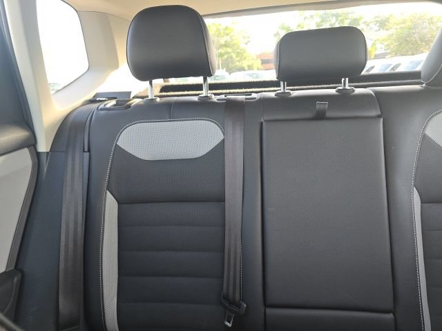 Used 2022 Volkswagen Taos SEL w/ Panoramic Sunroof Package FWD image 17