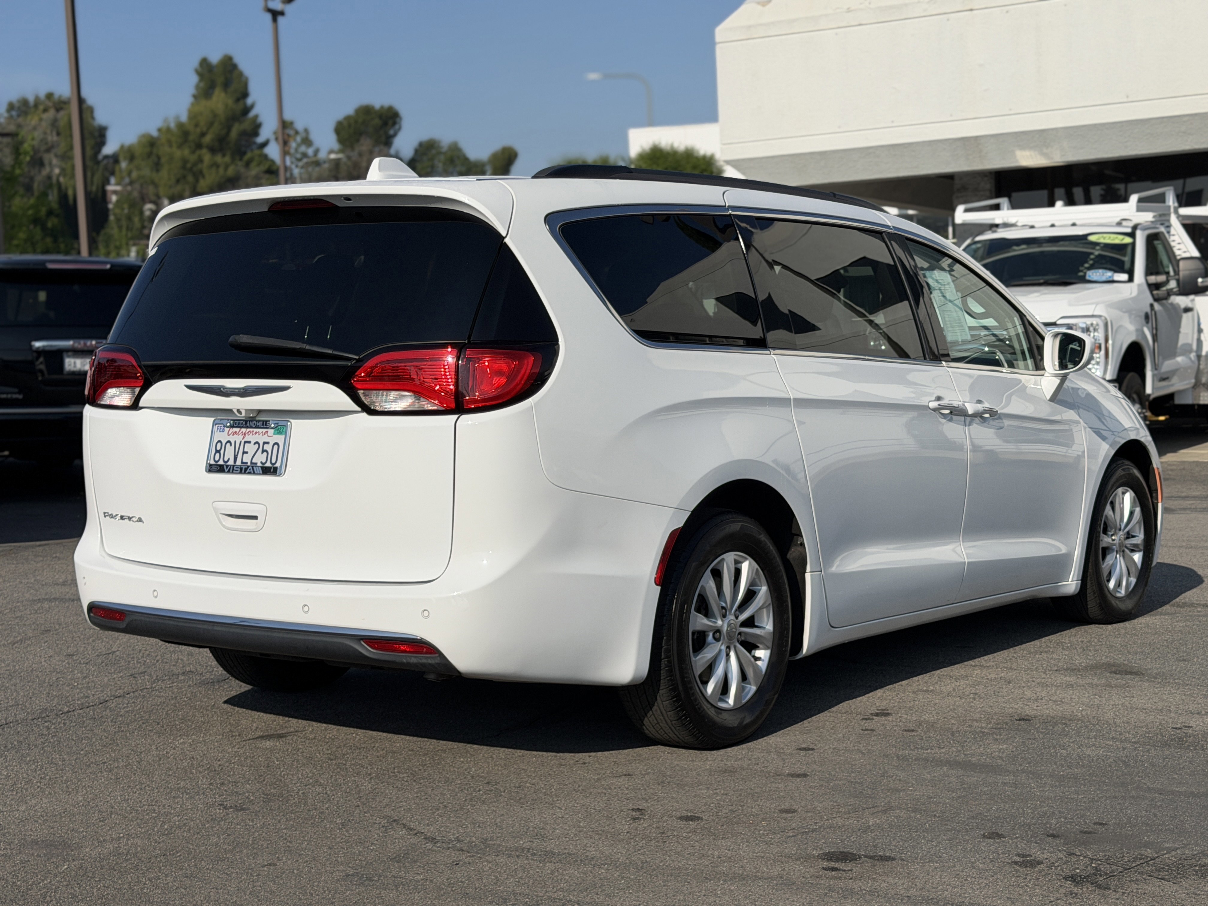 Used 2017 Chrysler Pacifica Touring-L image 5