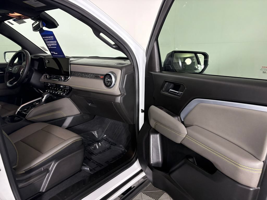 Used 2025 Chevrolet Colorado ZR2 w/ Technology Package AWD/4WD image 35
