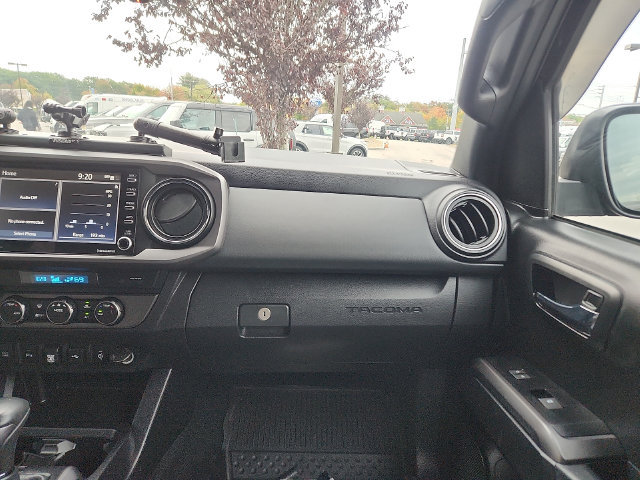 Used 2021 Toyota Tacoma TRD Off-Road w/ Technology Package AWD/4WD image 10
