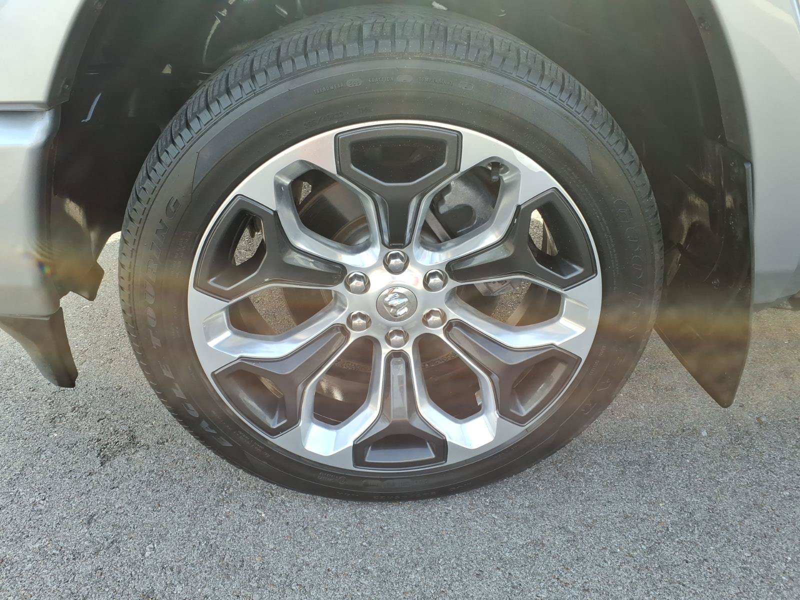 Used 2022 RAM 1500 Limited w/ Body Color Bumper Group AWD/4WD image 9